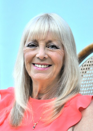 Lindsey Author Profile.jpg